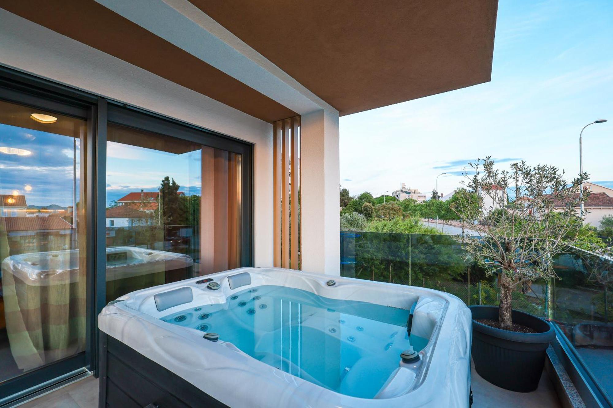 Luma Luxury Apartment With Jacuzzi Zadar Exteriör bild