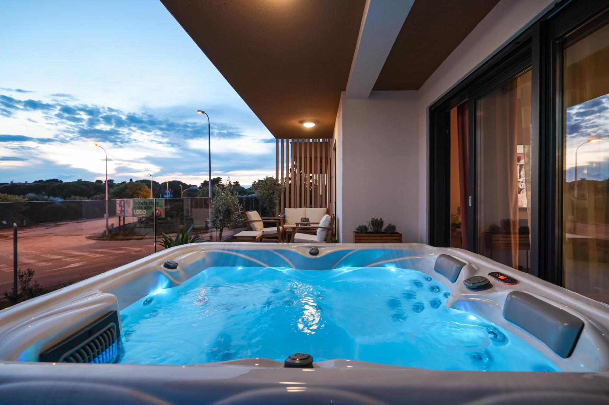 Luma Luxury Apartment With Jacuzzi Zadar Exteriör bild