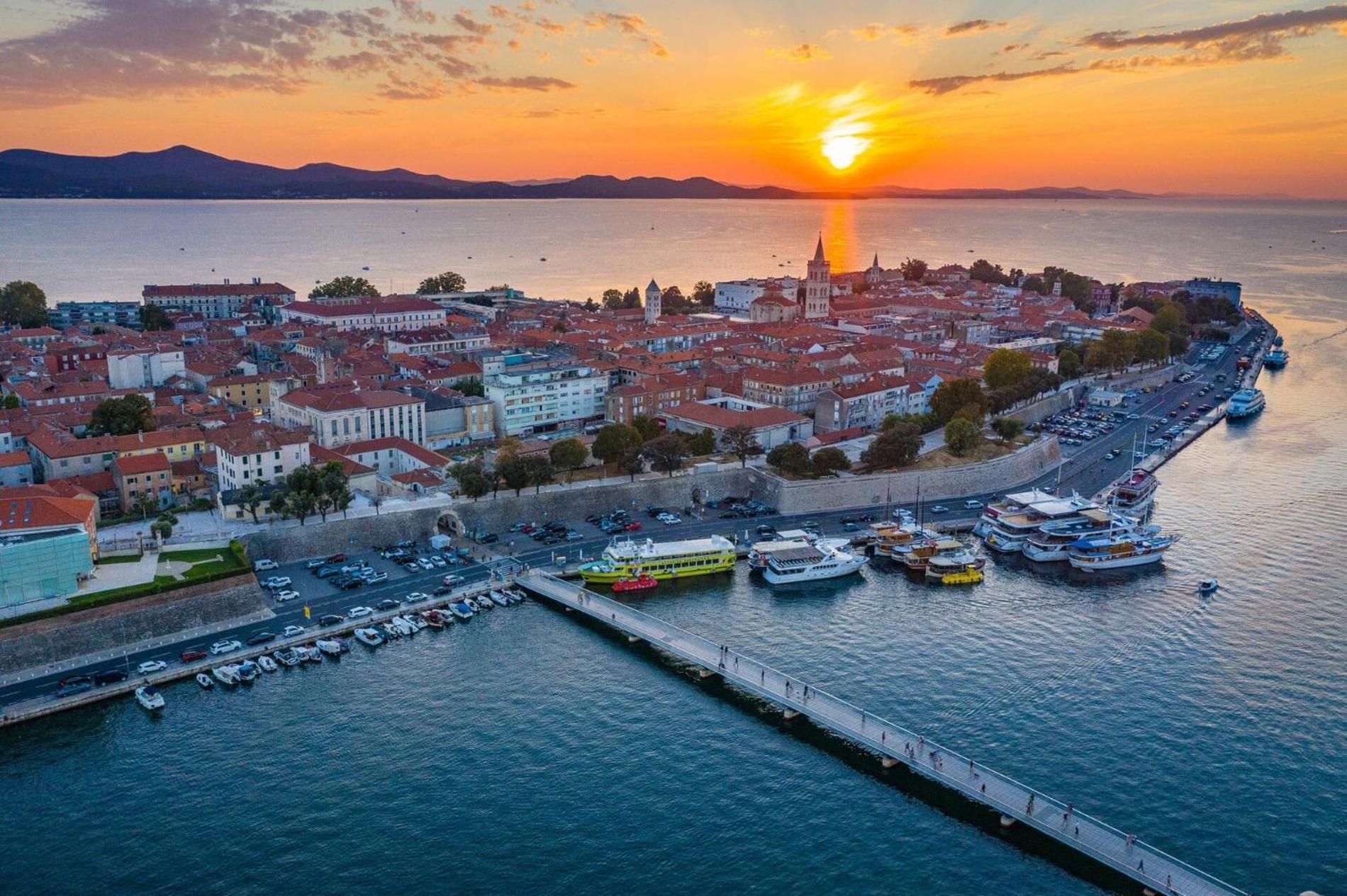 Luma Luxury Apartment With Jacuzzi Zadar Exteriör bild
